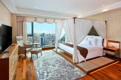 Designer Suite con traslado al aeropuerto de ida y vuelta y acceso al salón ejecutivo — The Reverie Saigon - The Leading Hotels of the World
